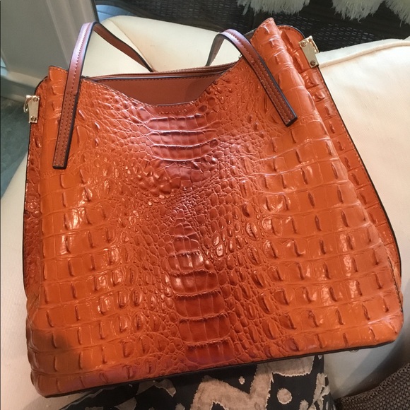 alligator grain cowhide purse. Rich caramel.
Lovely - Picture 2 of 8